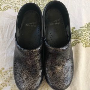 Dansko Sz 38 Black Clogs